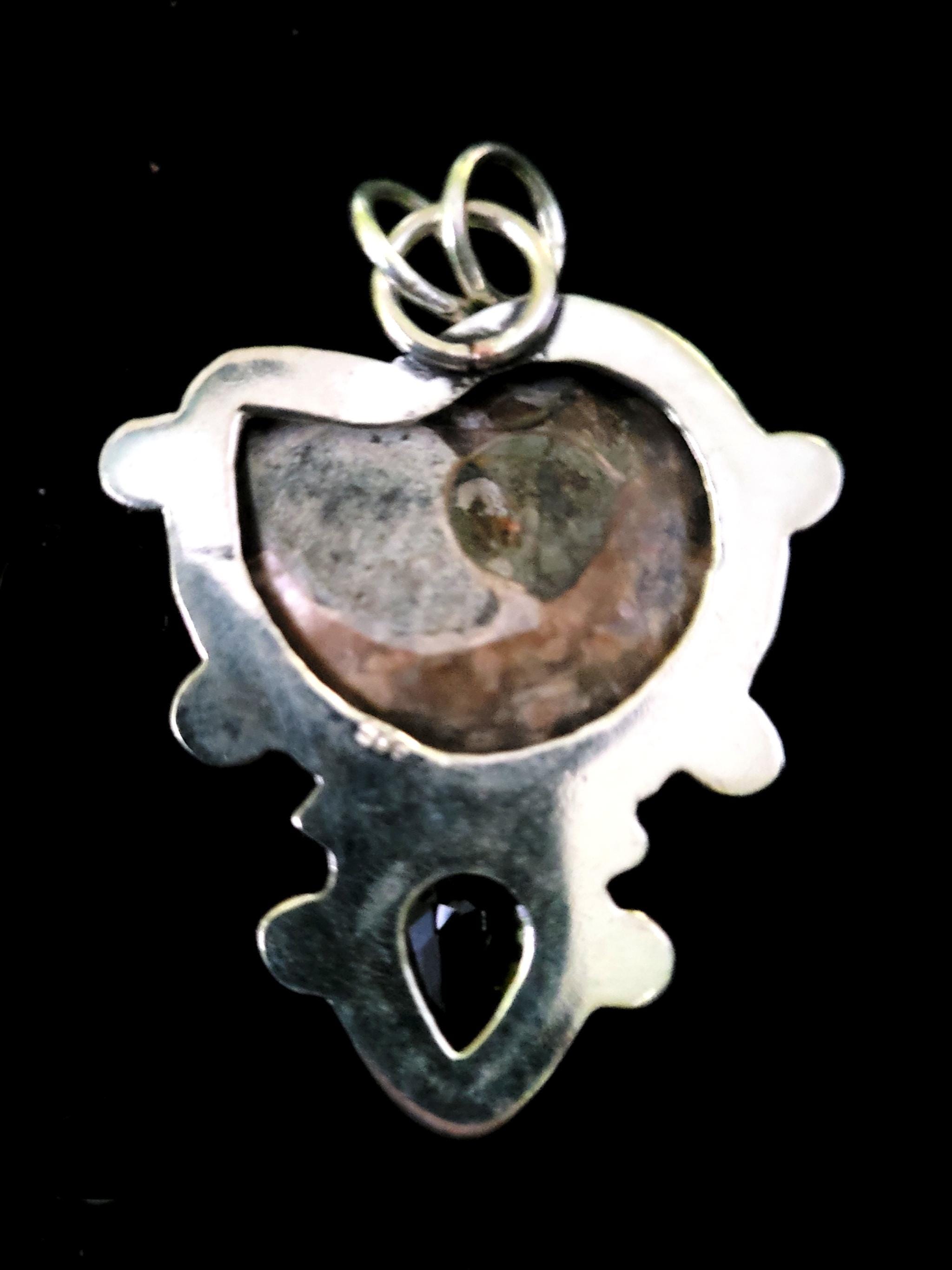 2インチ アンモナイト化石ペンダント：職人によるスターリングシルバー