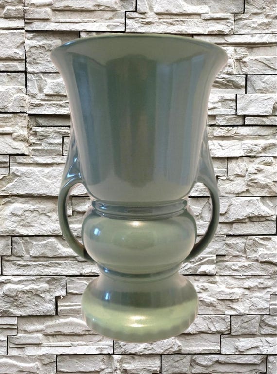 Vintage Abingdon Trophy Vase with Handles in Cream Vintage Abingdon Trophy Vase with Handles in Cream