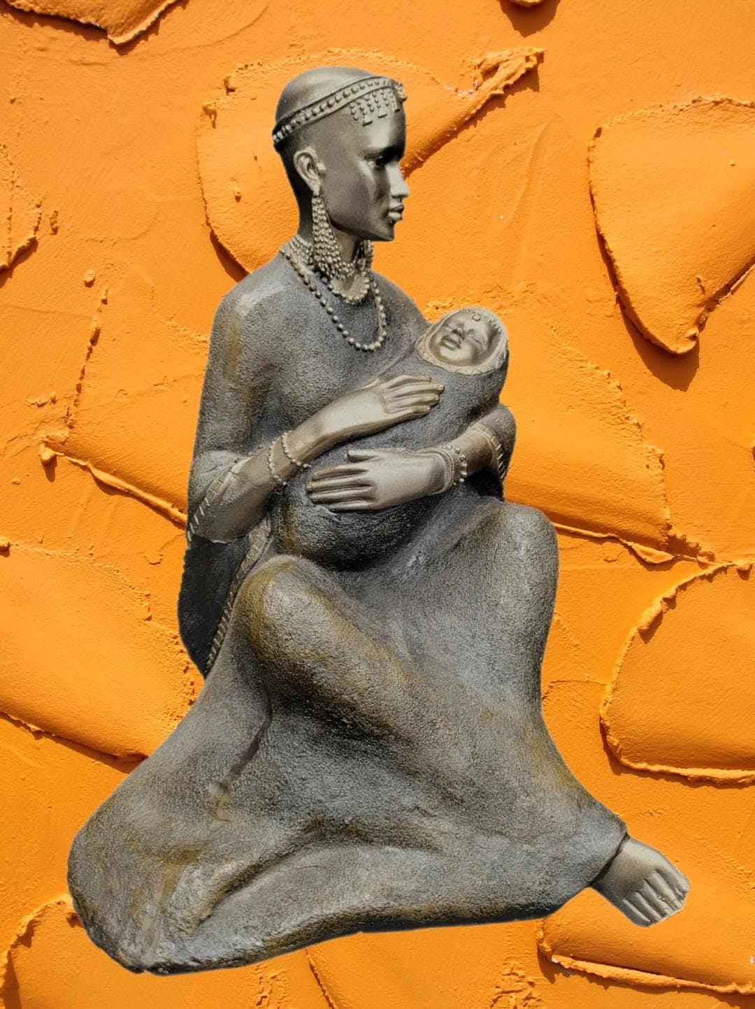 アフリカ　木彫　母子像 8インチのヴィンテージアフリカの母子像：シーモア・マン鋳造樹脂彫刻