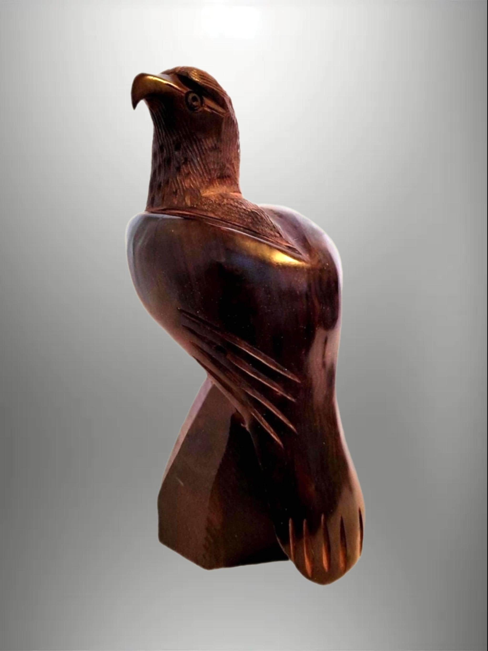 11インチの手彫り鉄製木製鷹鷲彫刻：ミッドセンチュリーモダンの猛禽類