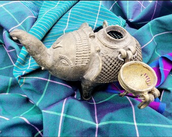 6インチ真鍮製象の香炉 - 南インドのヴィンテージハンドメイド装飾
