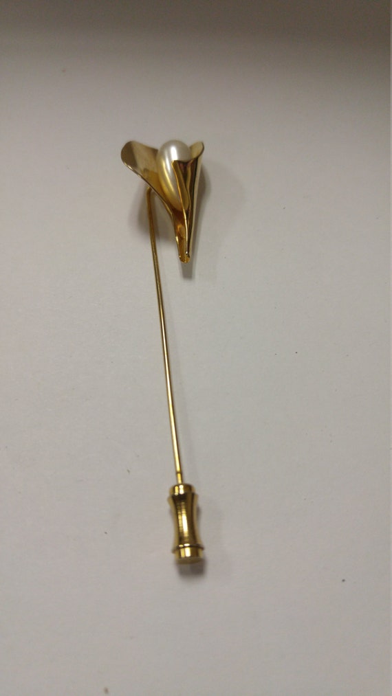 Vintage Faux Pearl Gold Tone Calla Lily stick pin