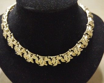 Vintage Coro Signed Gold Tone Leaves Necklace