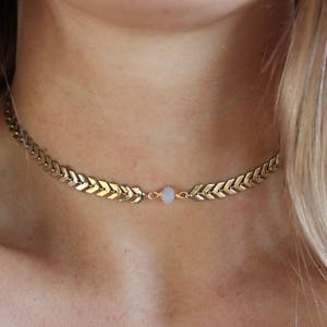 KÄTLICHKEIT| |** BEST SELLER ** Perle, Opal, Chevron Statement Choker Halskette - Halskette- Pfeil Choker- Layering-Rose Gold, versilberter Schmuck