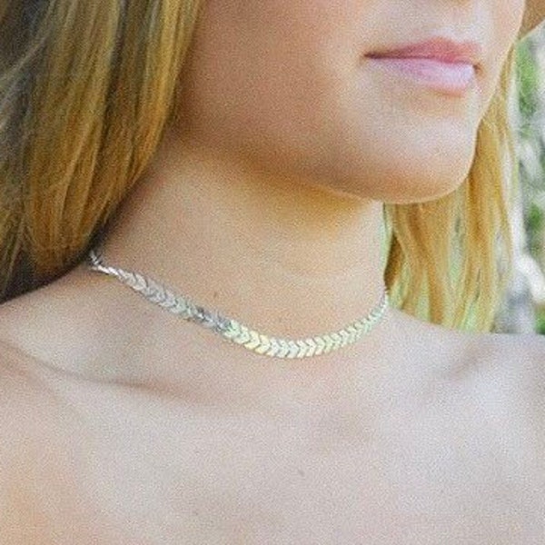 TORI|| Collier Chevron Choker - Collier de déclaration - Plaqué or, Or jaune mat, Plaqué or rose ou argent - Collier en os de poisson