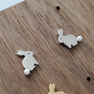 Osterhase Kaninchen Zarte Ohrstecker, Sterling Silber, Geschenk für sie, Frau Ohrringe, Silber Rose Gold Minimalist Leichte Ohrringe