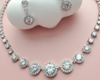 Halo Style Wedding Jewelry Set, Cubic Zirconia, Bridal Jewelry, Round Gem Stones, Dinner Party Jewelry, Necklace for Bride, Bridal Earrings