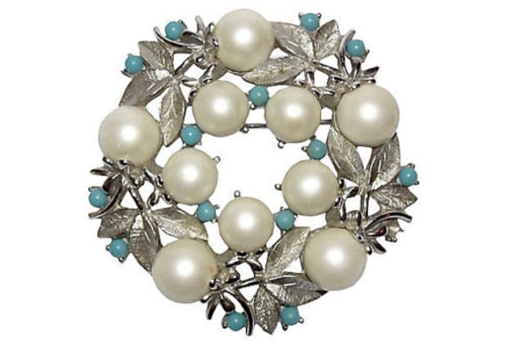 Sarah Coventry Pearl Wreath Pin