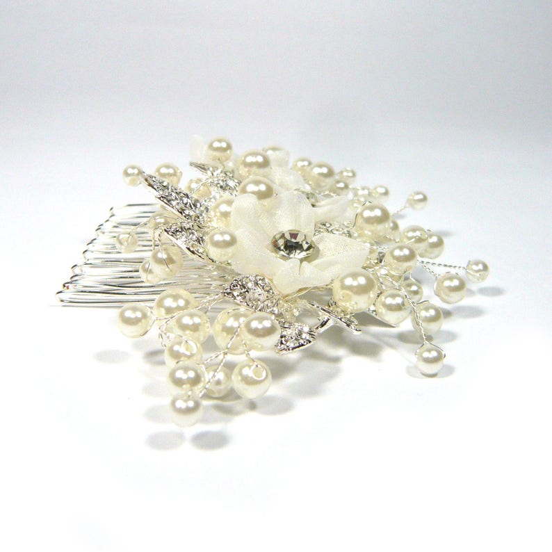 White Chiffon Fabric Flower Crystal Rhinestone Leaf Faux Pearl Silver Metal Comb Clip Pin Wedding Bridal Jewelry Fashion Women Lady Girl New