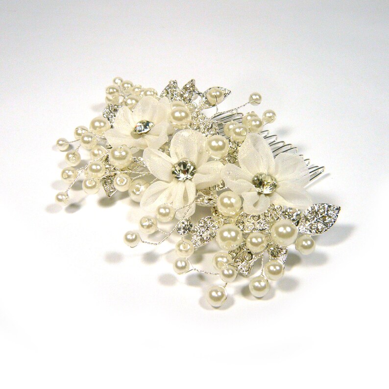 White Chiffon Fabric Flower Crystal Rhinestone Leaf Faux Pearl Silver Metal Comb Clip Pin Wedding Bridal Jewelry Fashion Women Lady Girl New