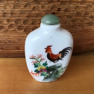 Vintage Chinese porcelain snuff bottle with Jade stopper