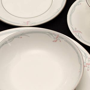 Vintage 1982 Royal Doulton English Fine Bone China - 8, 5-piece place settings