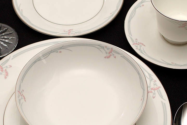 Vintage 1982 Royal Doulton English Fine Bone China - 8, 5-piece