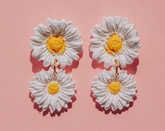 Floral earrings / Daisy earrings / Statement earrings / Modern jewelry / Polymer clay earrings / iebis / Gift for her / Mom gift idea