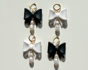 Freshwater pearl bow earrings / Coquette earrings / Delicate jewelry / Unique gift / Statement earring / iebis / Bridesmaid gift / Ribbon