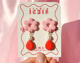 Romantic earrings / Flower earrings / Feminine earrings / iebis / Cottagecore earrings / Gift idea / Freshwater pearl earrings