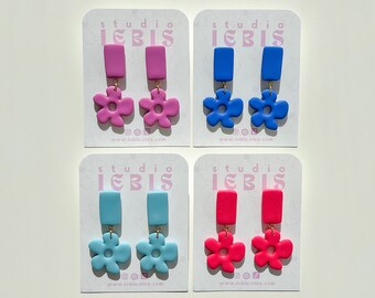 Pendientes de flores minimalistas / Joyería delicada / Regalo único / Pendiente de declaración / Pendientes abstractos / iebis / Regalo de dama de honor / Pendiente de arcilla