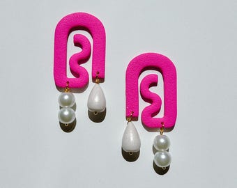 Fuchsia arch earrings / Polymer clay pearl earrings / Colorful earrings / Playful earrings / Unique gift / Statement earrings / Cute earring