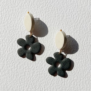 Irregular flower earrings / Texture earrings / Polymer clay earrings / Fall autumn earrings / Earth shades / Modern jewelry / Gift idea