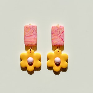 Funky floral arch earrings in yellow and pink / Playful and cute polymerclay jewelry