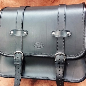 Cod. MONO 141 / Mod. LEMMY - Mono bag in vegetable tanned leather for custom bikes with steel back for fixings Made in Italy