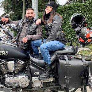 Code MONO 116 / Mod. EAGLE - Leather bag 4 mm Harley custom motorcycle available SXeDX steel part behind for various fixings Made in Italy