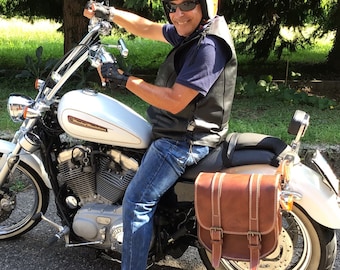 Cod. MONO 150 / Mod. MEDIA INCASSI Sportster Harley Davidson bag for custom motorcycles In leather and hide with spring recesses, arrow Made in Italy