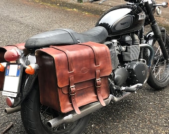 Saddlebag Maxy Cafè Racer TRIUMPH Bonneville, "Code: Cafè Racer 114" Vegetable tanned net leather 4 mm. handmade Made in Italy