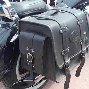 Cod. MONO 153 / Mod. CAPTAIN HOOK - Single custom motorcycle bag very capacious in leather 4 mm back complete steel Made in Italt