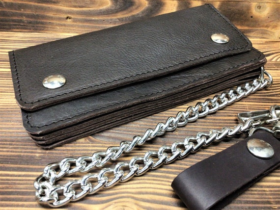 Cartera biker para hombre con cadena en piel granulada marr n