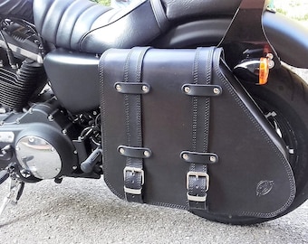 Cod. MONO 151C / Mod. CURVA Long cover - Custom Harely Dyna Sportster leather 4 mm. Steel in the rear for various Made in Italy fixings