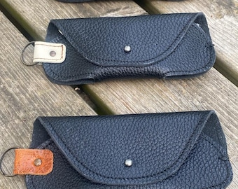 Leather eyeglass case, key ring. Memora.bcn line.