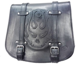 Cod. Mono 135C / Mod. FUEGO MALEFIC / 4 mm leather bag for custom motorcycles Softail frame model Made in Italy