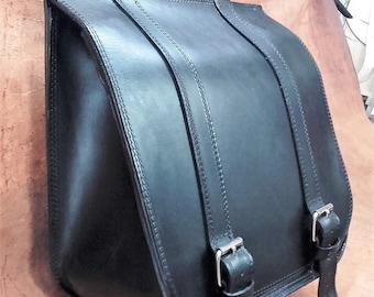 Cod. MONO 144 / Mod. MAX - Custom motorcycle bag in 4 mm leather with steel on the back and maximum rigidity with a saddlebag effect Made in Italy