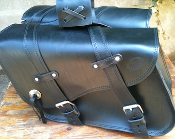 Code BISACCIA 106 / Mod. HARLEY - 50 liters in leather 4/mm. rigid and reinforced under the saddle Made in Italy