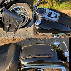 Op de afbeelding: Zwarte motorfiets met een zwart leren zadeltas, een zwart leren zadel en een zwart leren achterspatbord. De motorfiets heeft een chromen benzinetank met een turquoise streep en een chromen snelheidsmeter.