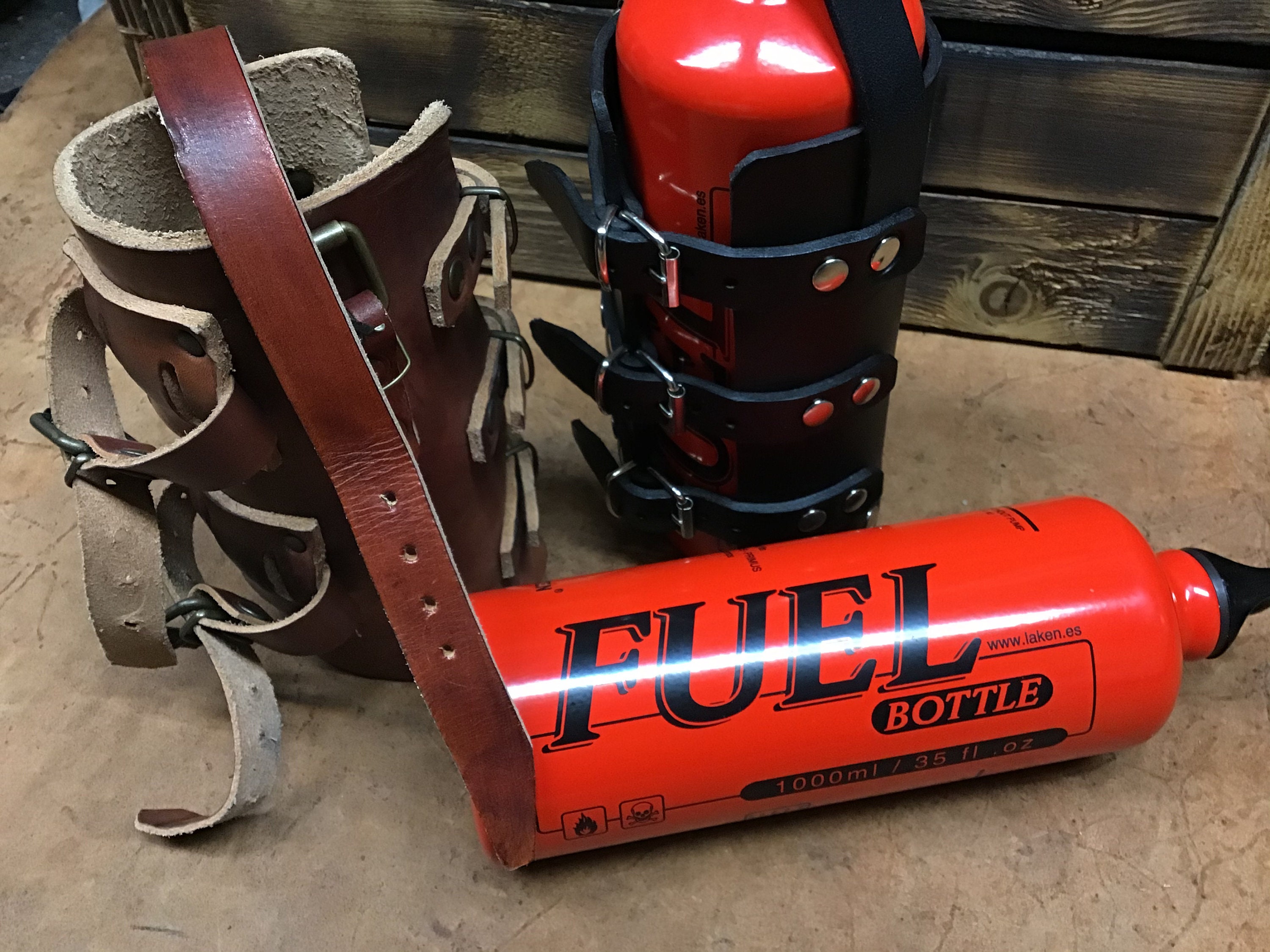 Gasoline bottle holder, 4 mm leather oil bottle holder. Adjustable for