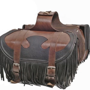 Cod. BISACCIA 110 / Mod. LARGE - 4/4.5 mm. 70 litres Adjustable saddle bag Smooth With fringes and nickel-plated brass studs Made in Italy