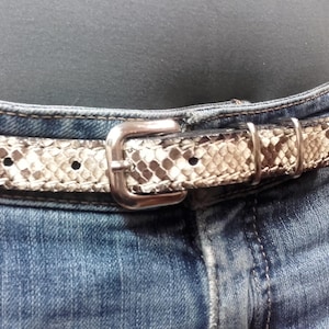 Vrouwen python riem, certificaat van eerste en echte Toscaanse leer gelooid met gemaakt in Italië groente