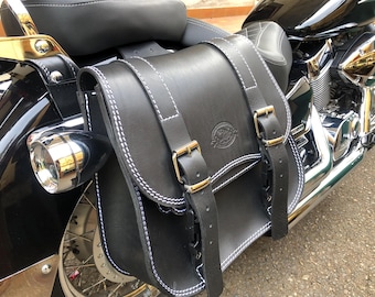 Saddlebag cafe racer Triumph | Mod. Cafe Racer 119 | In black leather, quick releases, handmade - Made in Italy