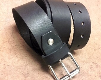 3/3.5 mm thick black leather belts. adjustable in length and screw buckle release, 140-150 cm long. Made in Italy