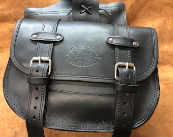 Underseat saddlebag for custom motorcycles - in 4 mm Volonata leather - Mod. BISACCIA 103H - Made in Italy