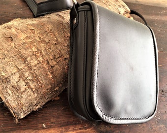 Leather pouch with adjustable shoulder strap, handmade Made in Italy