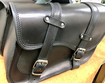 Cod. SADDLEBAG 106B / Mod. HARLEY - 50 liters in 4/mm leather, rigid and reinforced under the seat. Made in Italy