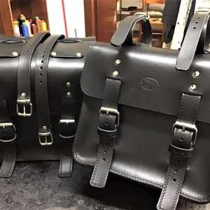 Cafè Racer motorcycle leather bag, thick leather very capacious bag, customizable frame attachments, handmade Made in Italy