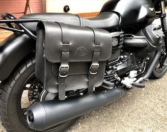 MOTO GUZZI V7 STONE, Bag "Mod. Cafè Racer 107" 25x30x16 (cm.) Black vegetable tanned leather, brass rivets, 1 mm thread. Made in Italy