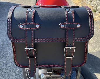 Cod. TRIKE 020 BLACK / 3.5-4 mm leather travel bag for the rear rack of your Vespa and custom motorbike Made in Italy