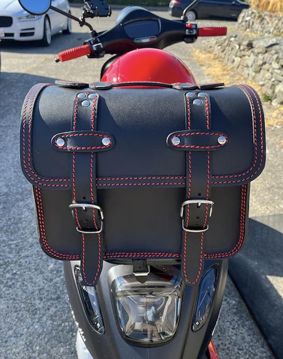 Cod. TRIKE 020 BLACK / 3.5-4 Mm Leather Travel Bag for the Rear Cod. TRIKE 020 BLACK / 3.5-4 Mm Leather Travel Bag for the Rear