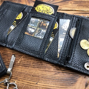Cartera biker con cadena modelo Baby en piel vintage negra hecha a mano Made in Italy