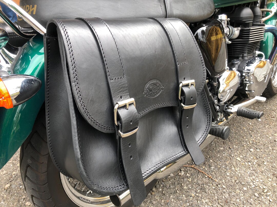 Saddlebag Cafe Racer Triumph | Mod. Cafe Racer 120 | in Black Volant ...